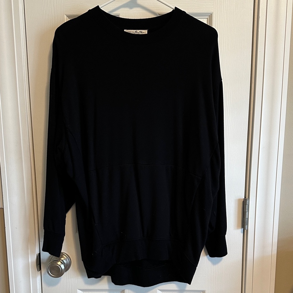 Women’s Express One Eleven Black Crewneck Sweater. XS. Kangaroo pocket.